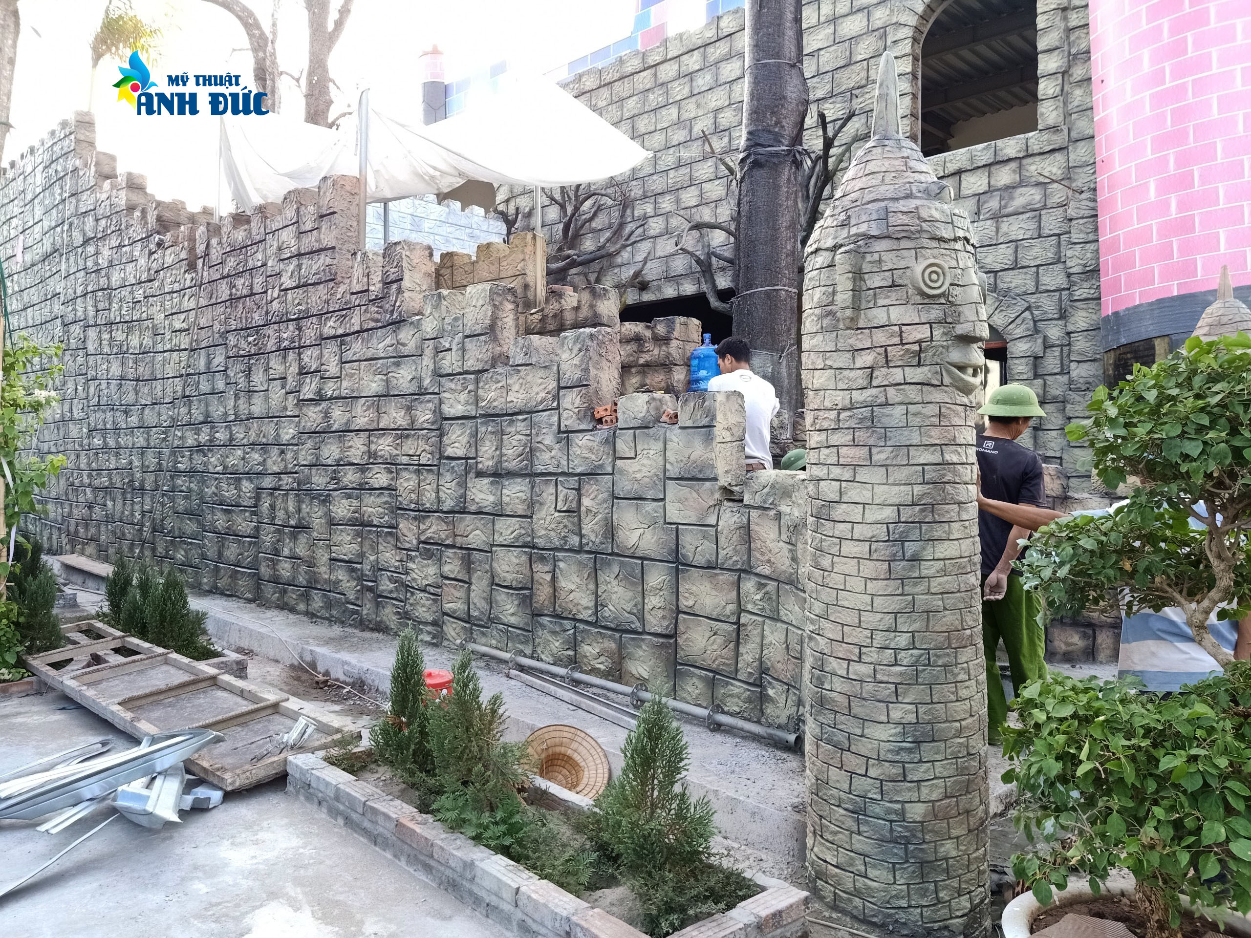 Quy trình thi công  tường thành giả đá cổ trên tường tại Công Viên Ngân Hà - TP Ninh Bình (Phần VIII)